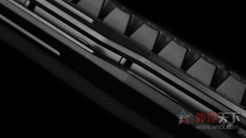 官方评测冰豹ROCCATSOVA游戏膝板图赏简评:腿上游戏