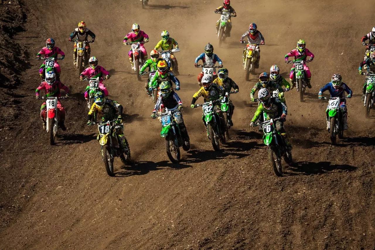 和赛车赛跑,和赛车相似的跑车