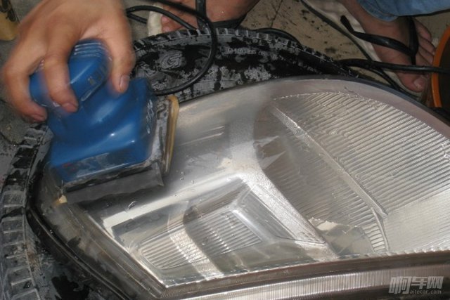 杀虫剂对翻新大灯有用吗,杀虫剂能清理发黄车灯吗