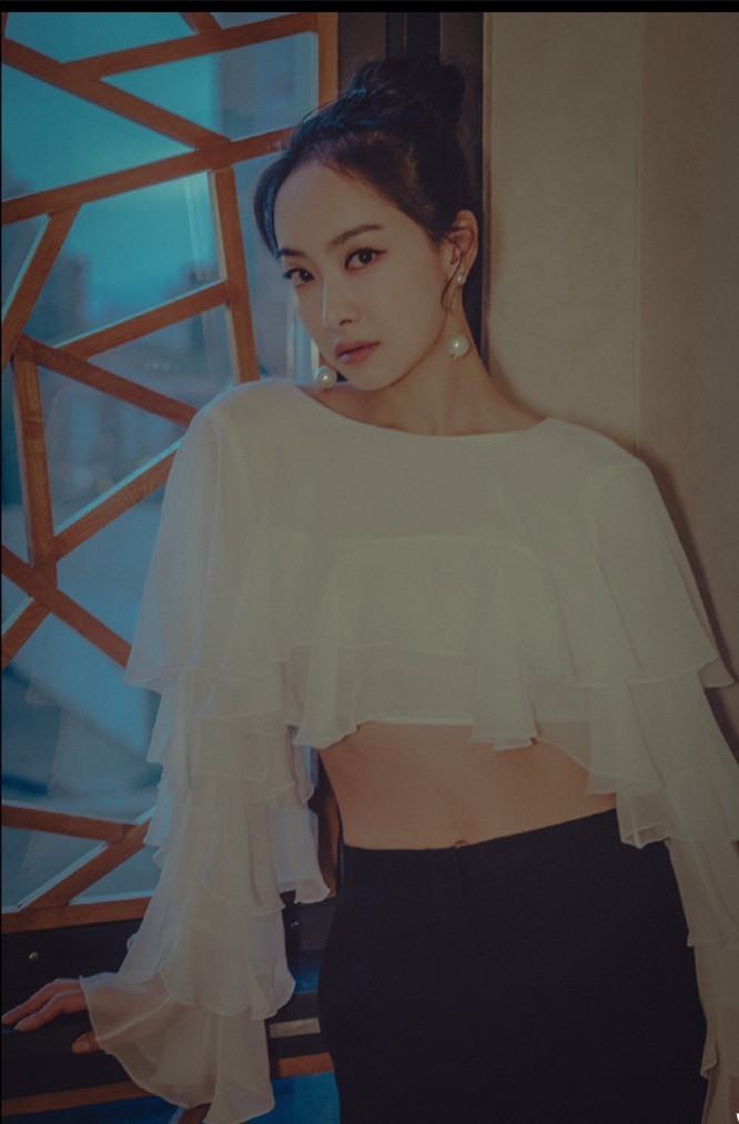 宋佳和杨幂穿衣搭配,杨幂宋佳靠一个发型变少女