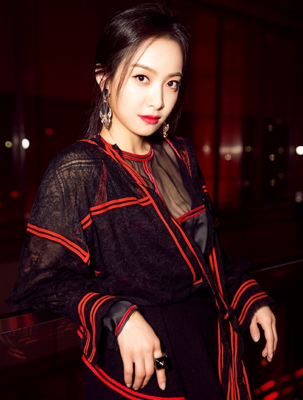 宋佳和杨幂穿衣搭配,杨幂宋佳靠一个发型变少女