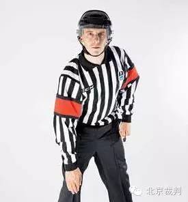 手势裁判,冰球比赛进球裁判手势