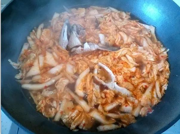 云南昆明正宗酸菜鱼的做法,酸菜鱼的正宗做法四川的