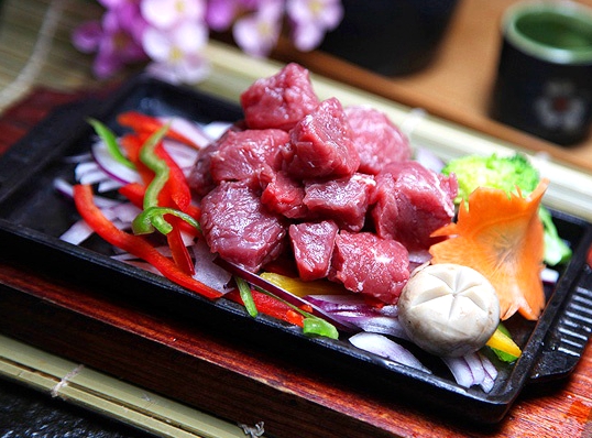 铁板烧的烹饪文化起源,铁板烧是中国发明吗