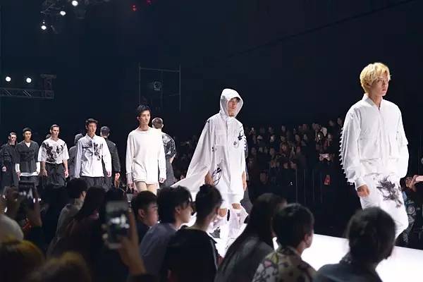 中国时装周2020穿搭,中国时装周春夏装