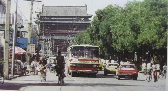 北京老司机开的碉堡公交线，坐过一条你就老了！