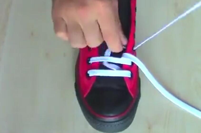 教你如何绑鞋带教程,骚气鞋带系法