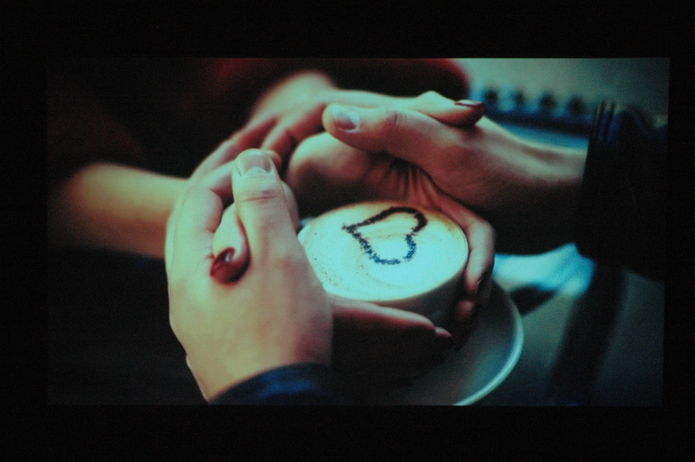 电视OUT啦！1000多快买个神画小媚在家看电影