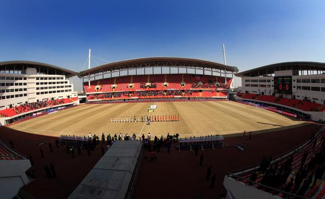 为什么中国专业球场少,为什么中国的专业球场容纳人数少