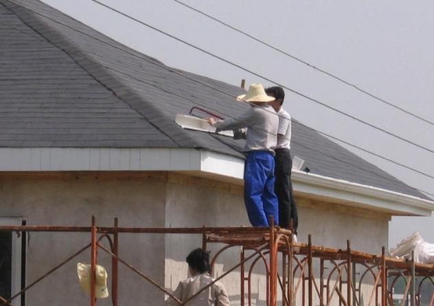 屋面沥青瓦的施工与安装步骤详解,斜屋面多彩玻纤沥青瓦安装视频