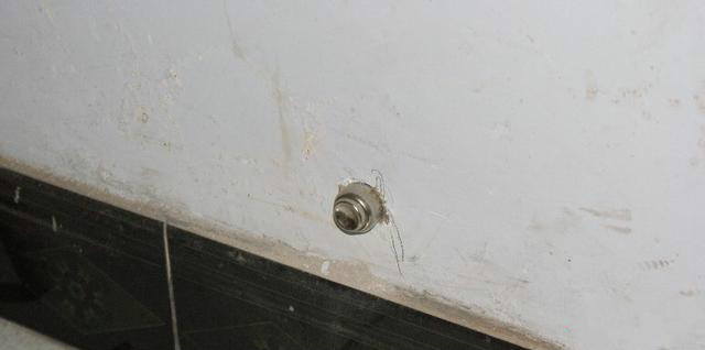 10年装修的老师傅忠告,木门安装关不严有什么妙招