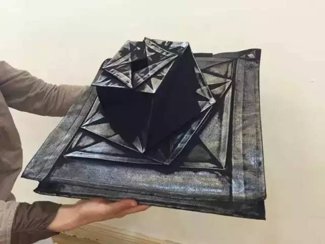 三宅一生当时面临什么问题,三宅一生主要是卖什么的