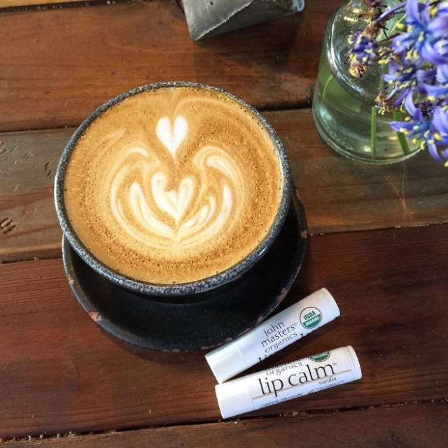 唇膏不掉色不沾杯推荐,唇膏不变色好物推荐