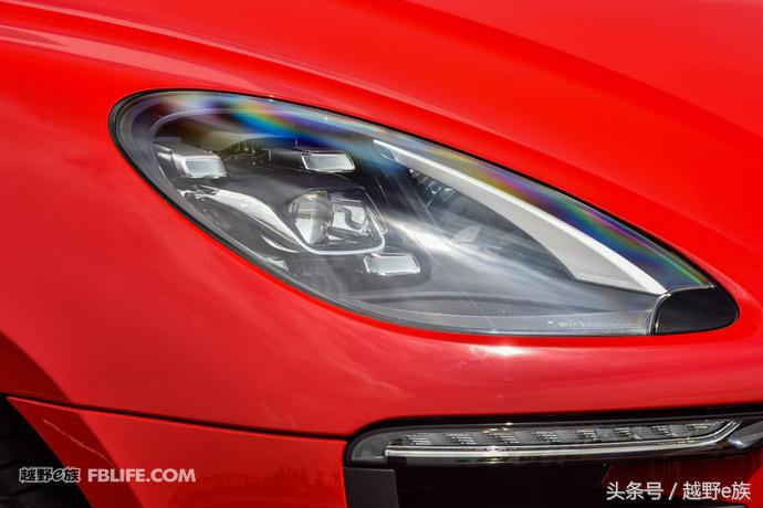 众泰sr9和保时捷外形对比,保时捷跟众泰sr9仪表盘的区别