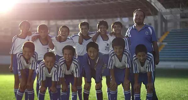 足球场上的体育精神,足球体育精神感人瞬间