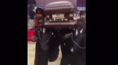 老湿机爱搞笑gif图：现实版少林足球