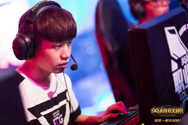 竞报：骚猪在美国开播看个日出都有百万观众！