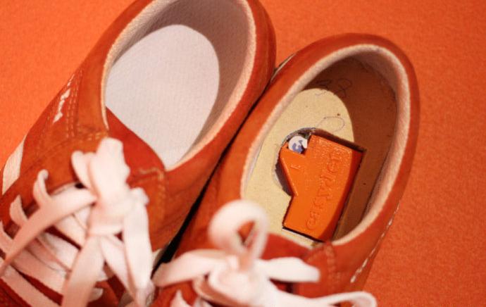 智能导航运动鞋，把世界踏在脚下，航空公司的鞋就是不一样