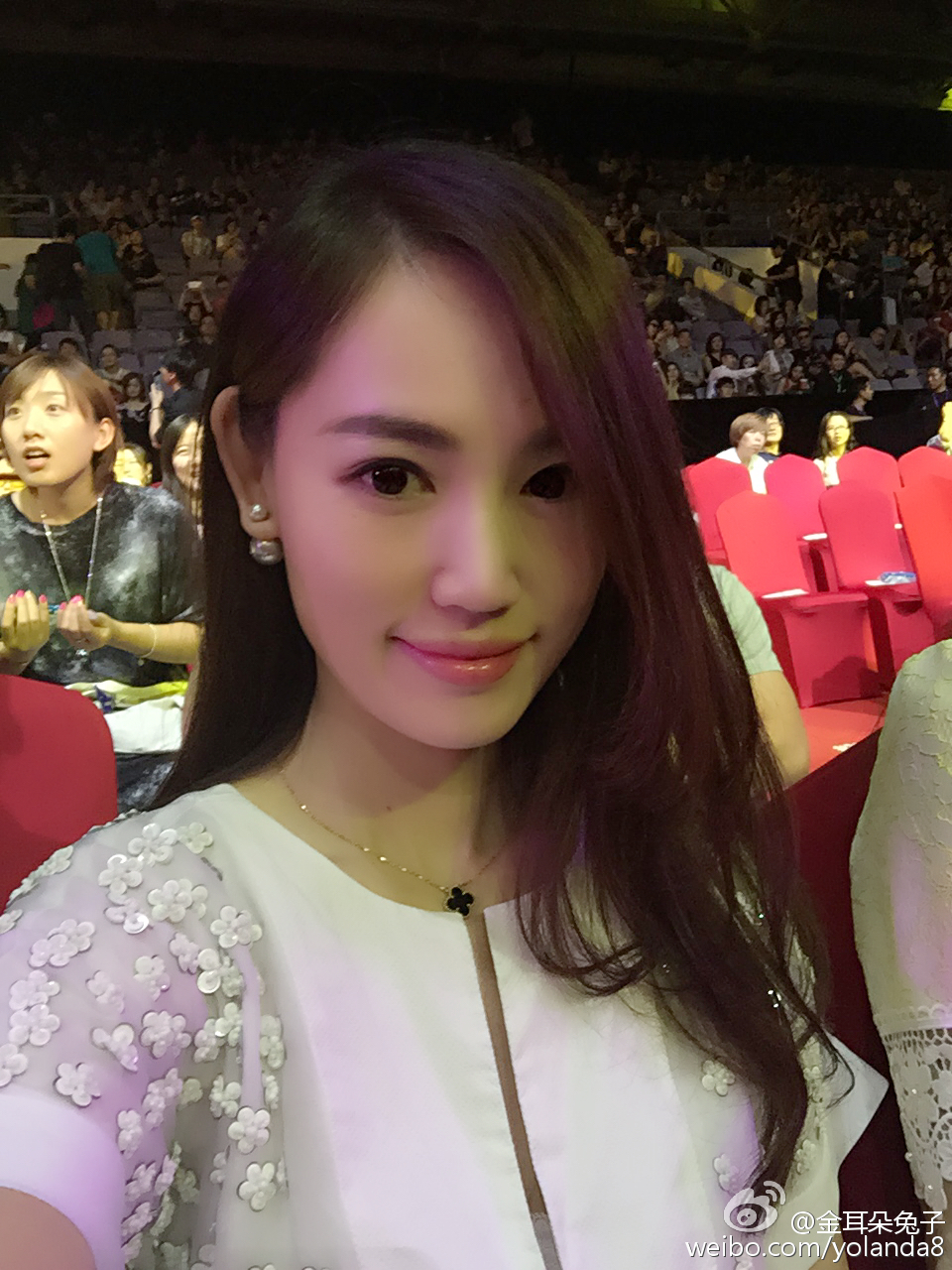 这款项链因为王全安新晋女友又火遍朋友圈，但姑娘们忍住别剁手