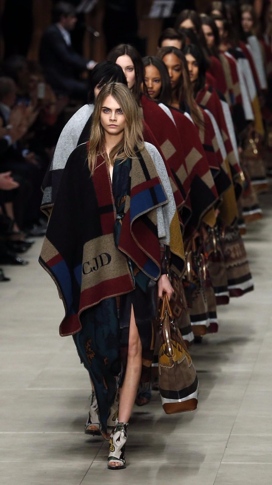 burberry巴宝莉大衣必买经典款,burberry巴宝莉羊绒大衣