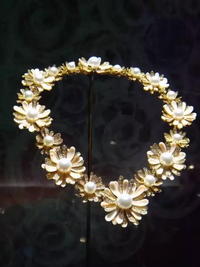 用一支口红就能搞定的妹子，直男为什么要买包？