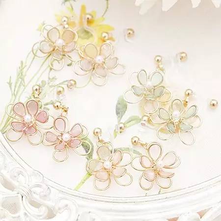 耳饰无耳洞适合小耳朵的,耳饰不需要耳洞的怎么戴