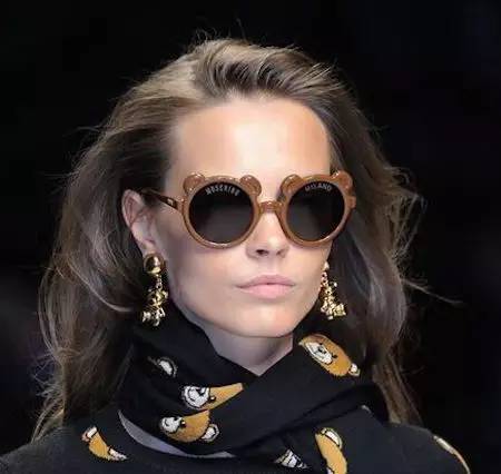 Word妈！Moschino这只蠢萌的小熊为什么这么火？