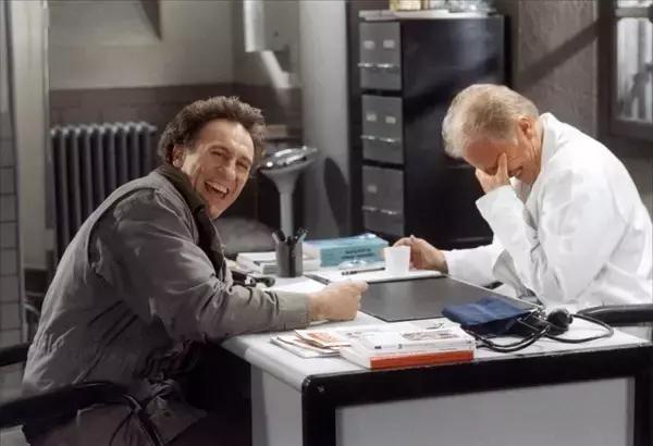 10部创意无限，让你笑到肚子痛的喜剧片