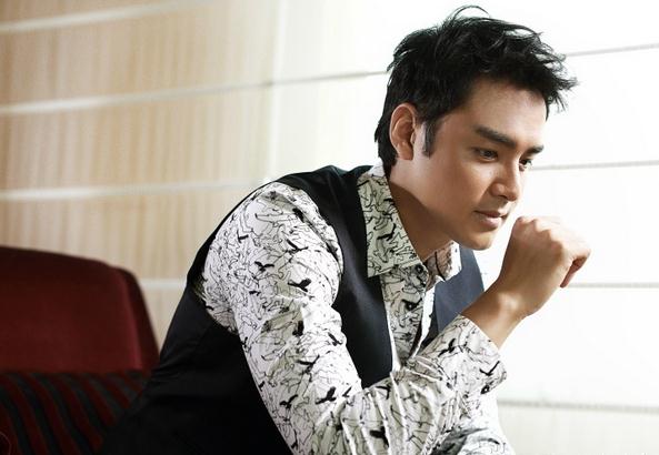 张柏芝与谢霆锋以往的视频,20年前春晚谢霆锋和董洁合唱的歌