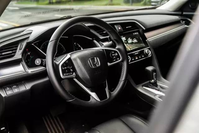 思域10代半试驾评测,新思域对比试驾