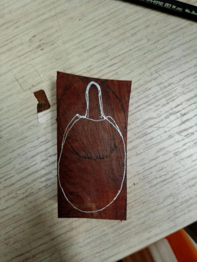 从朋友那抢了块料子，心情不好雕个乌龟王八蛋！