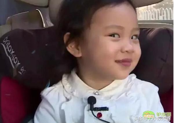 女孩嘘嘘时为什么要蹲着呢？看完这个你就知道了！