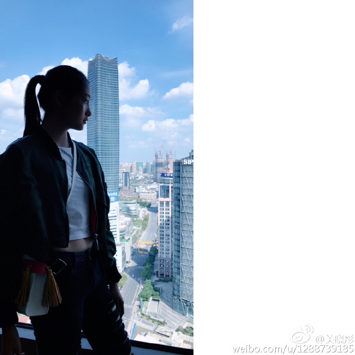 易烊千玺和关晓彤同框照片,易烊千玺和关晓彤图文