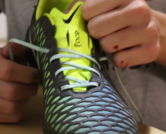 足球新手怎样系鞋带最简单,足球鞋带太长怎么办