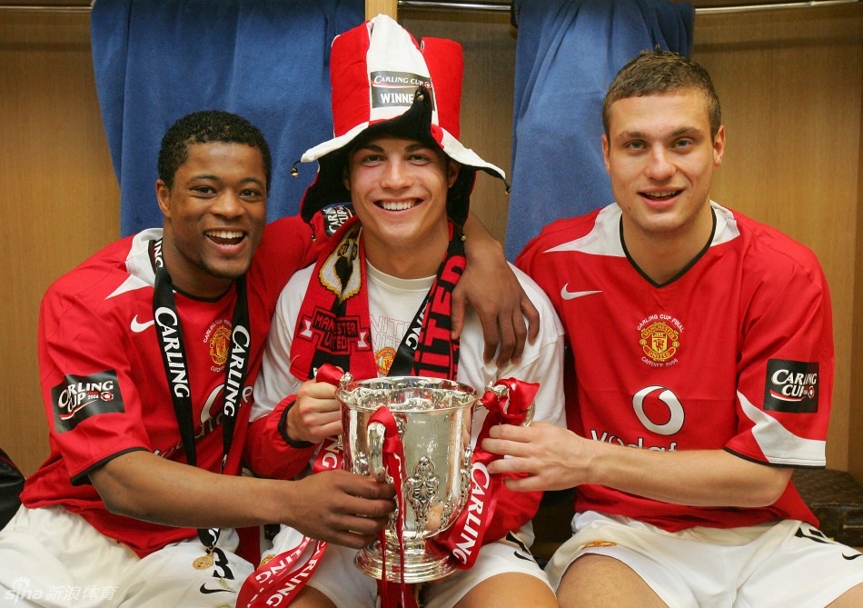 那个教我们做男人的硬汉，退役了