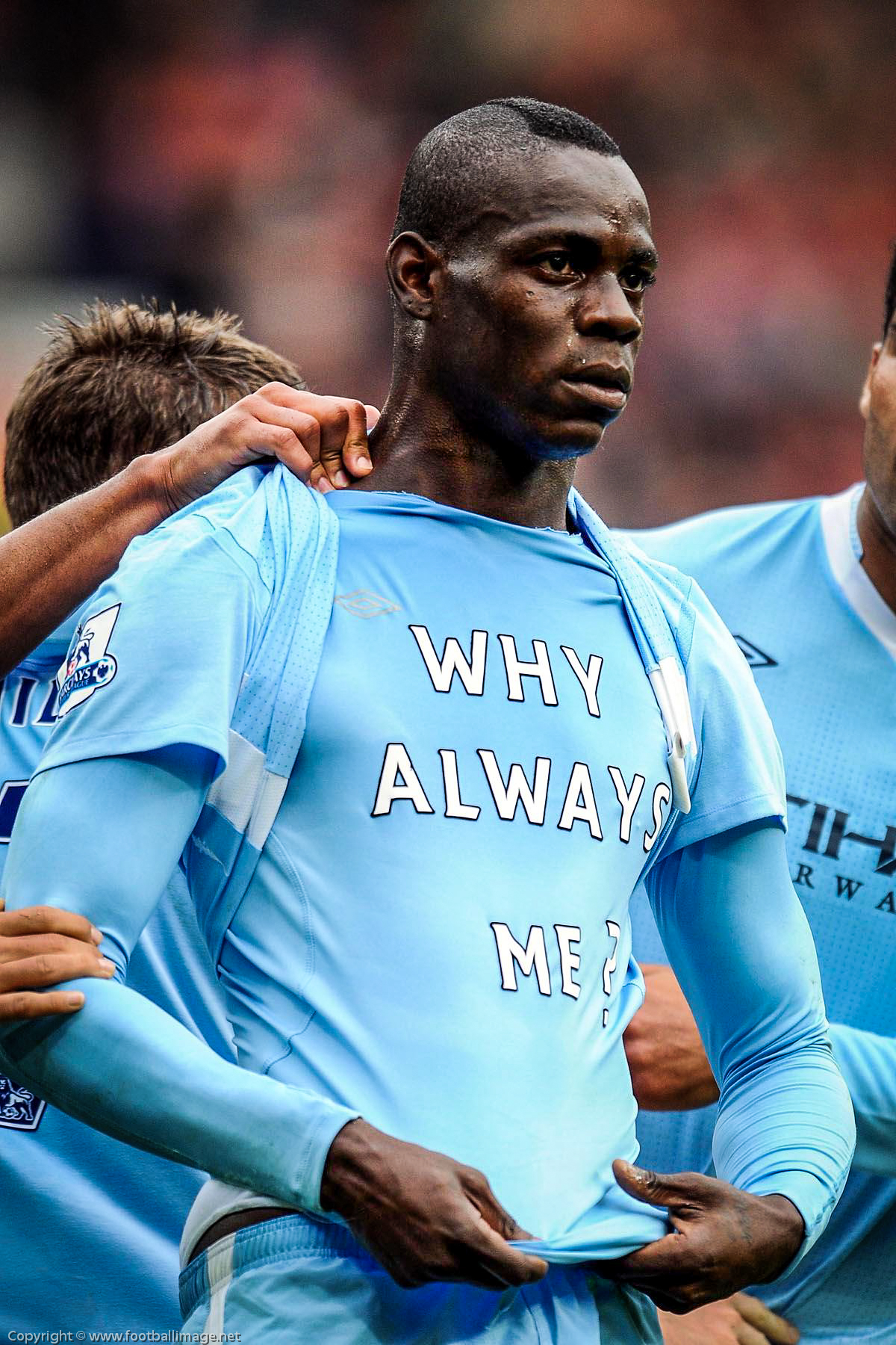 比斯利重返cba,比斯利回归cba首秀穿什么鞋