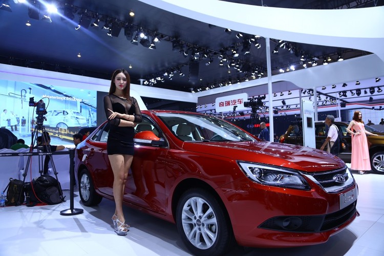 新手头一天上路怕熄火怕迷路？8万家轿自动导航全都有