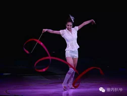 旋转跳跃我做蛋糕，英国拿金奖我做蛋糕！厉害了Word蔡依林！