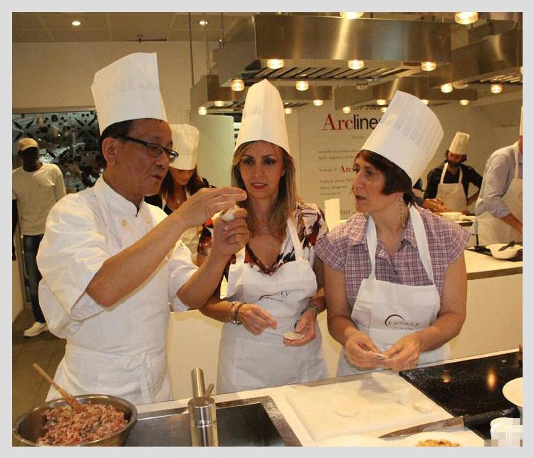 全球28家店，创收15亿软妹币，这家超市餐厅是怎么做到的？