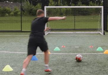 足球射门没有力量怎么办,足球射门力量