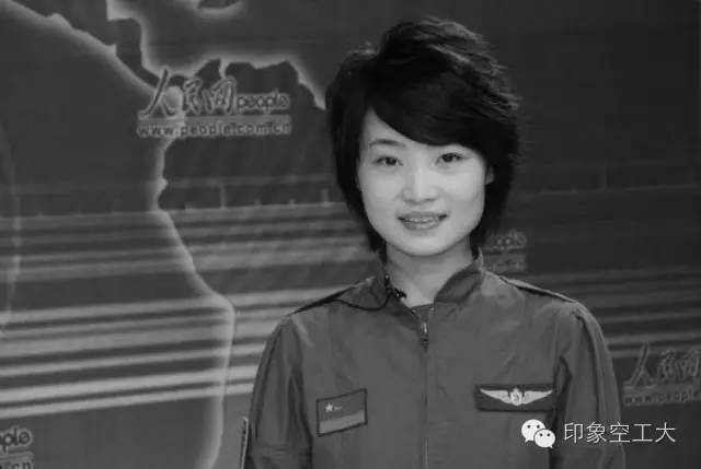 金孔雀故乡弹唱,金孔雀魂归故里群众自发来送别