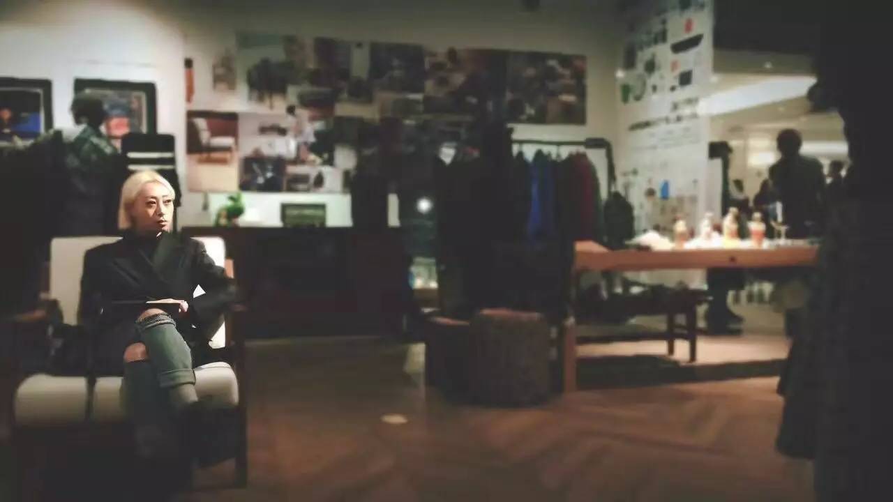 为了了解什么是好物,她3年时间把自己家所有家具摆设换了3遍