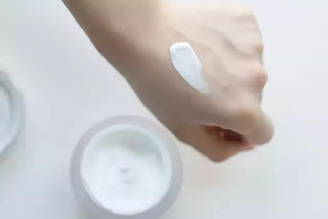 晚安粉素颜霜使用步骤,晚安粉可以和素颜霜一起用吗