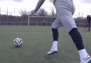 足球射门没有力量怎么办,足球射门力量