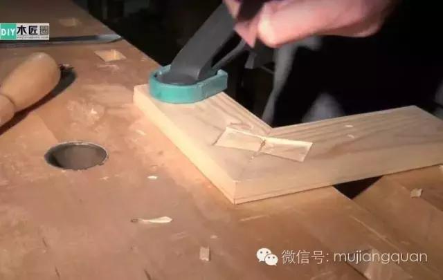 不一样的榫卯,一个能拼接,也能加固木板的蝴蝶榫