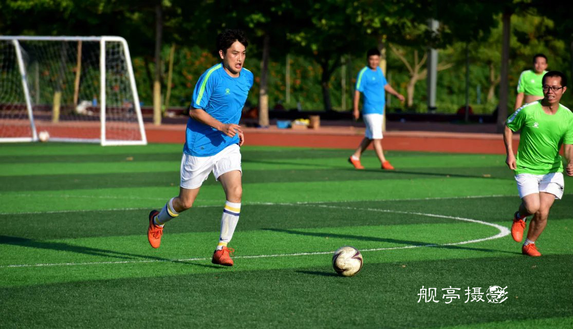 业余足球比赛,业余足球队怎么参加职业比赛