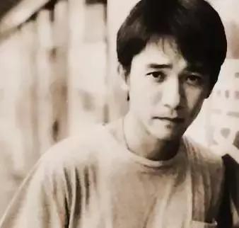 网友说,他的眼神无法以言语来形容