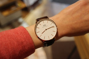 丹尼尔惠灵顿dw轻奢商务欧美手表,丹尼尔惠灵顿dw手镯为什么这么贵