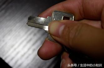 钥匙断在锁里怎么办妙招,钥匙断在锁锁孔里面的处理方法