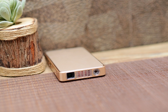 随身携带巨屏观影，神画小媚轻体验